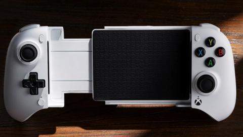 O novo controle para iPhone da 8BitDo custa $50 e é licenciado pela Xbox